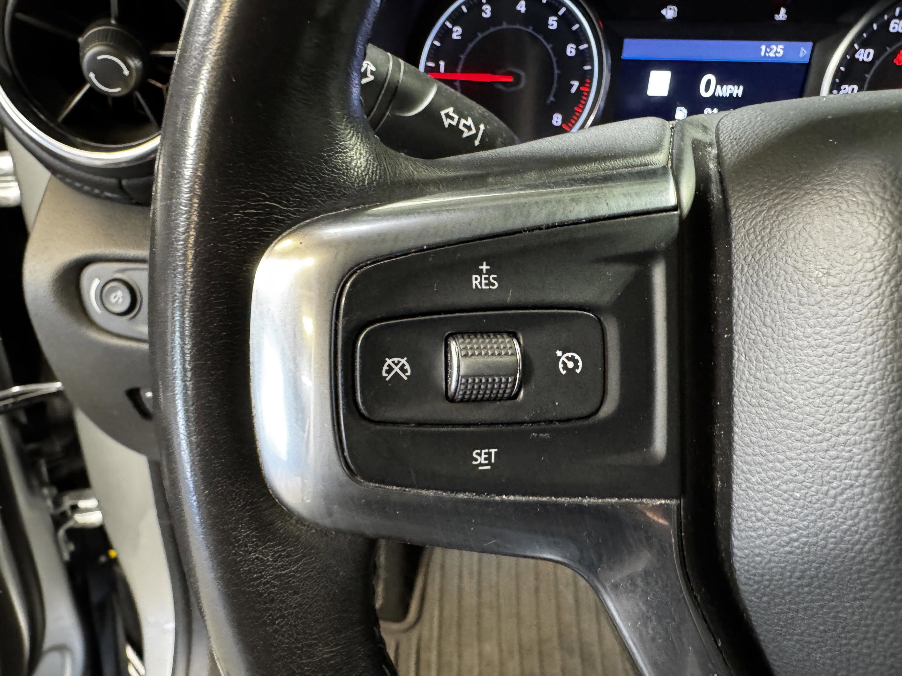 Used 2019 Chevrolet Blazer LT w/ Sun and Wheels Package FWD image 9