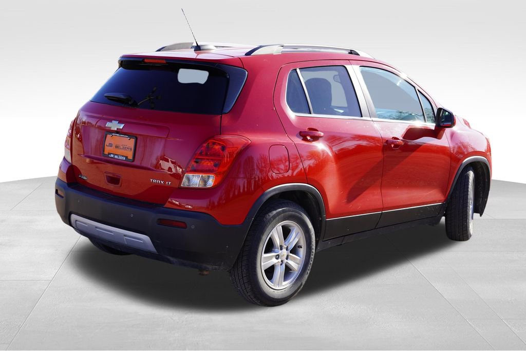 Used 2016 Chevrolet Trax LT w/ LT Sun and Sound Package FWD image 5