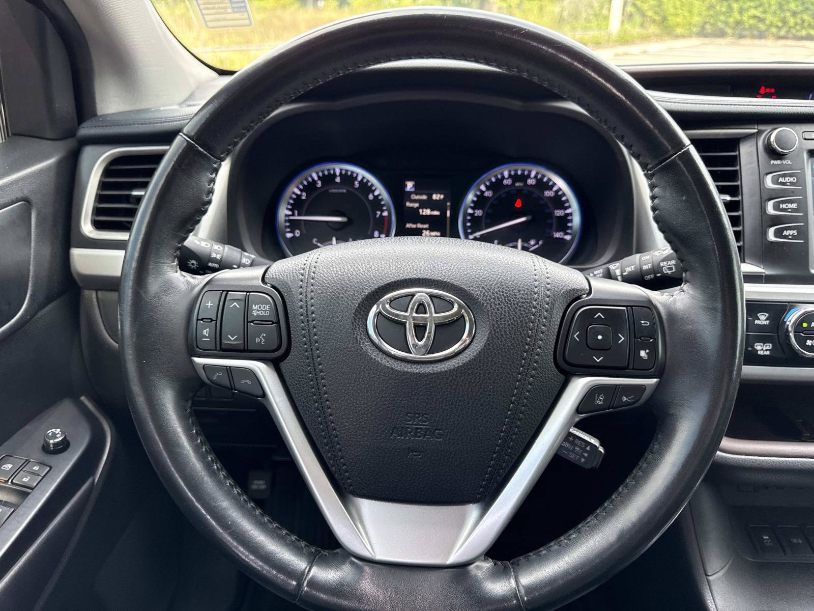 Used 2019 Toyota Highlander XLE AWD/4WD image 16