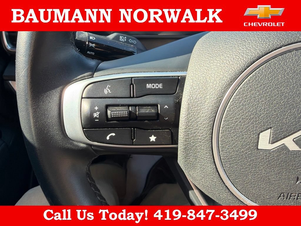 Used 2025 Kia Sportage EX FWD image 20