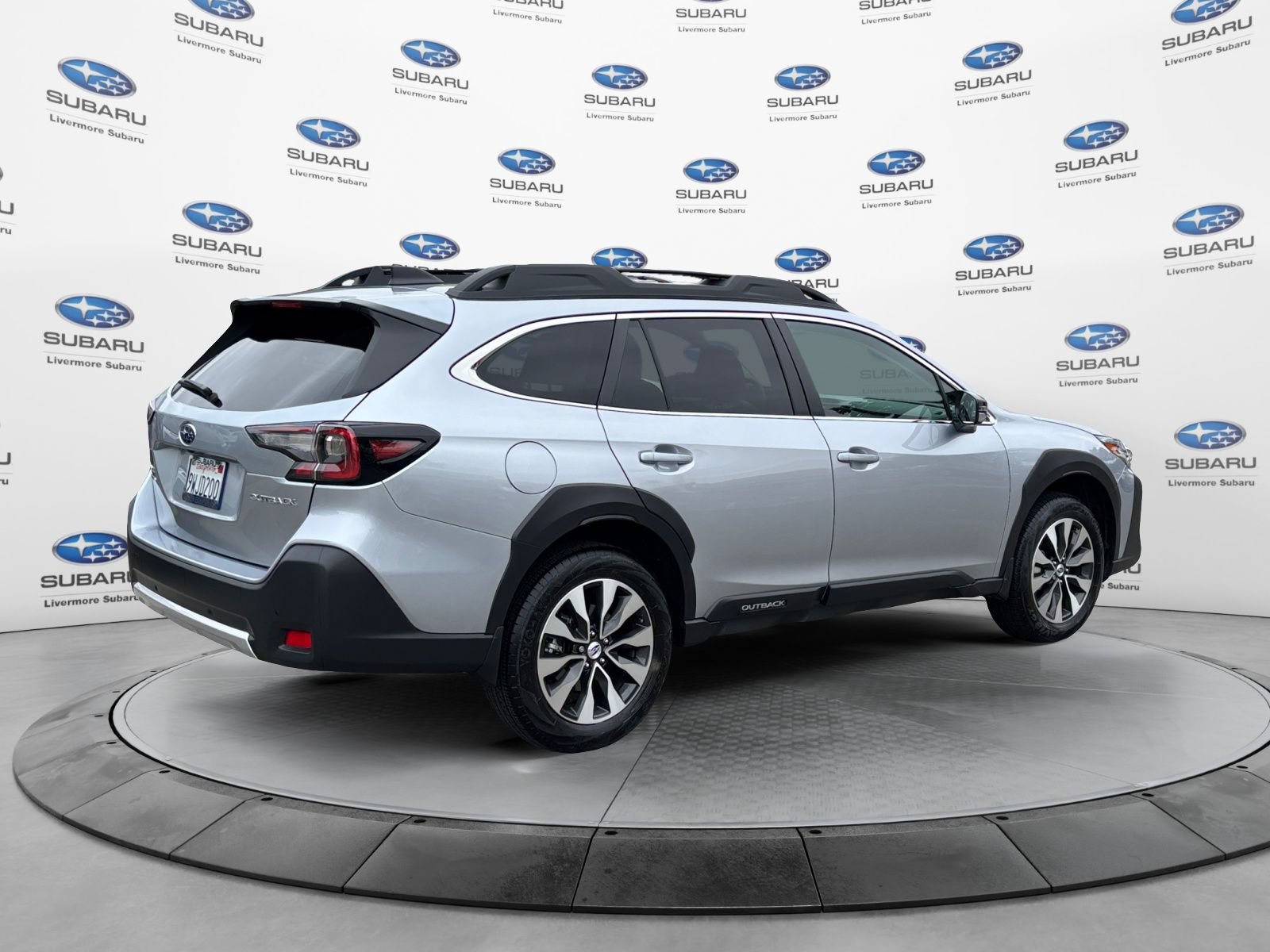 Used 2025 Subaru Outback Limited AWD/4WD image 5