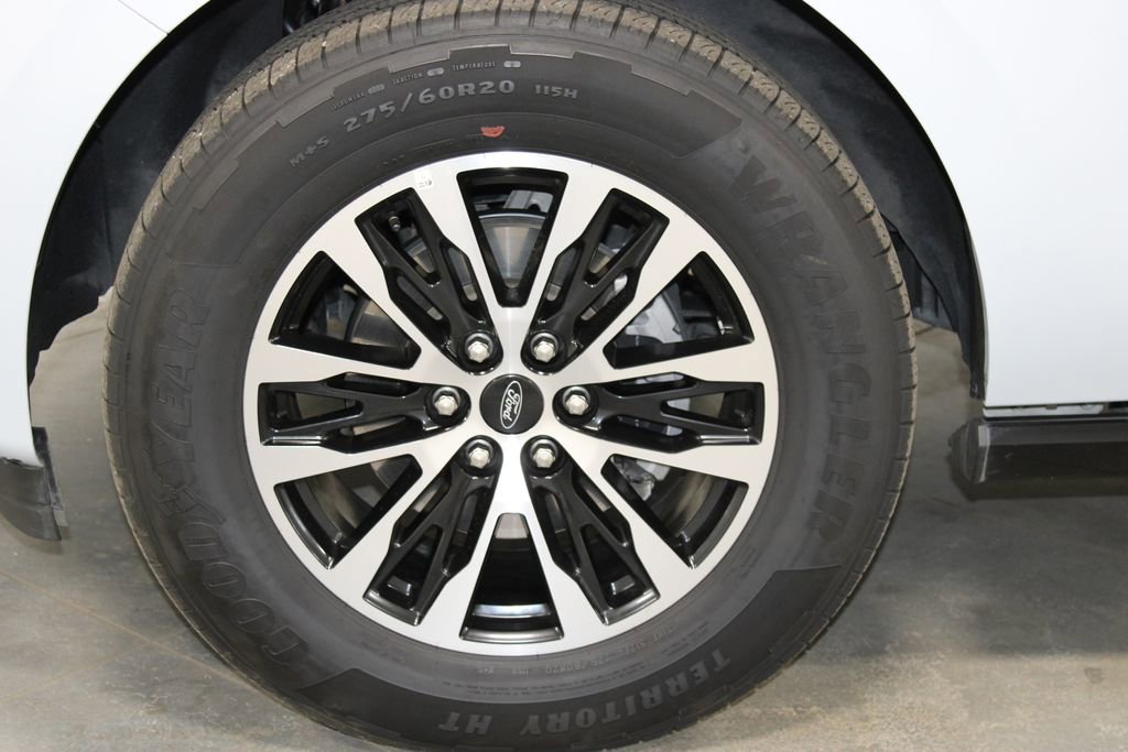 Used 2025 Ford Expedition Platinum image 26