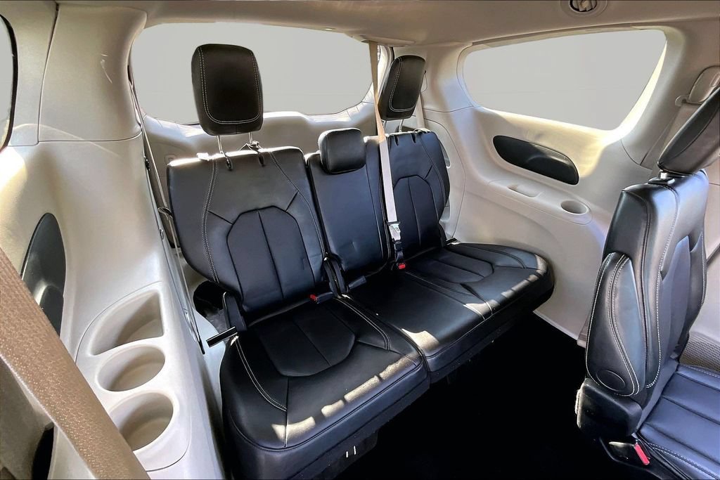 Used 2024 Chrysler Pacifica Touring-L FWD image 20