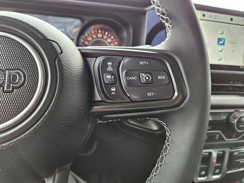 Used 2025 Jeep Wrangler Sport AWD/4WD image 27