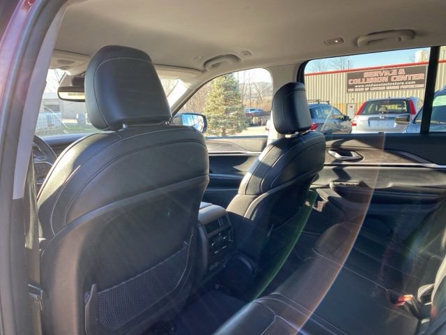 Used 2023 Jeep Grand Cherokee Limited image 18