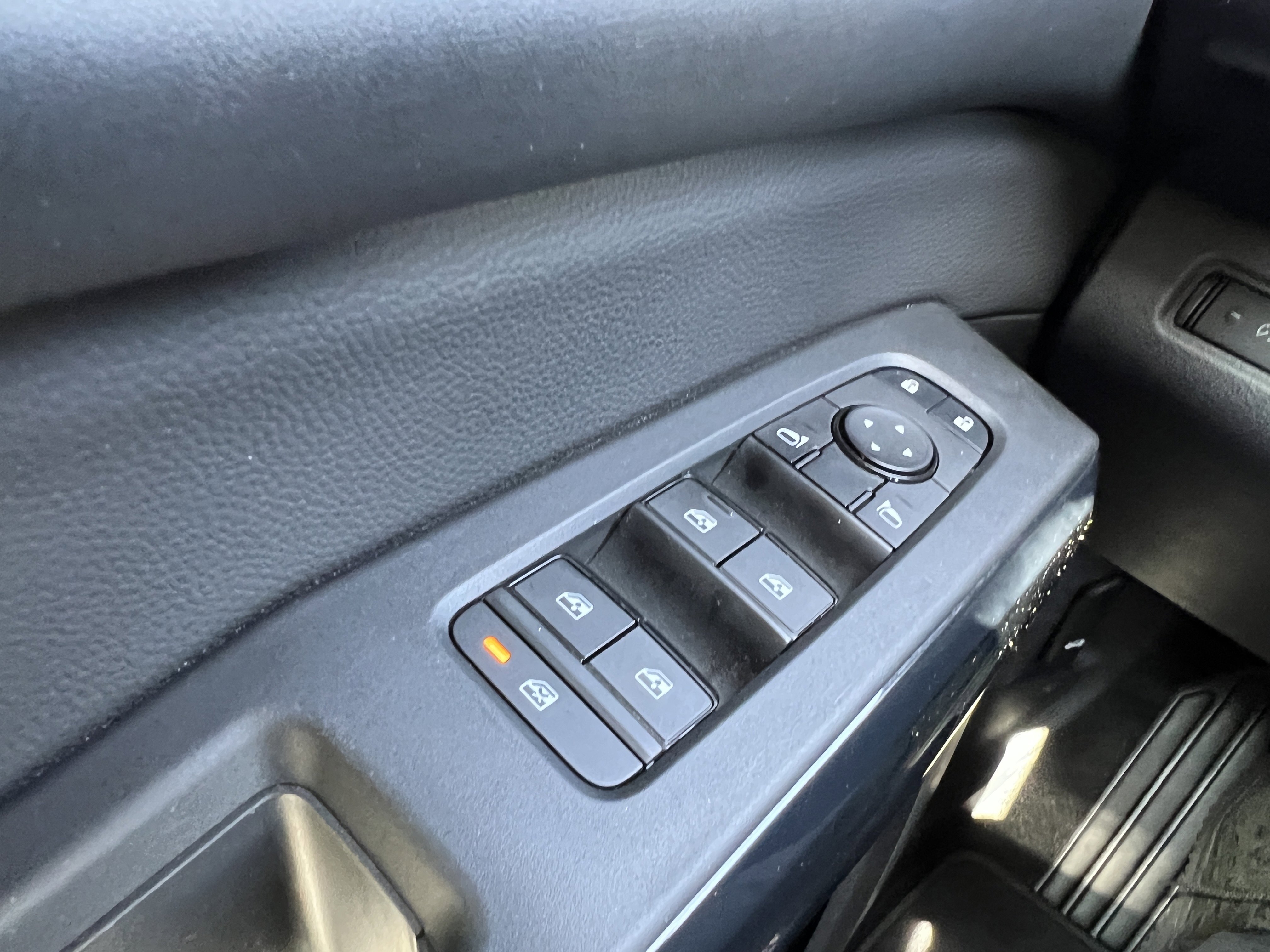 Used 2025 Nissan Pathfinder SV w/ Cargo Package image 26