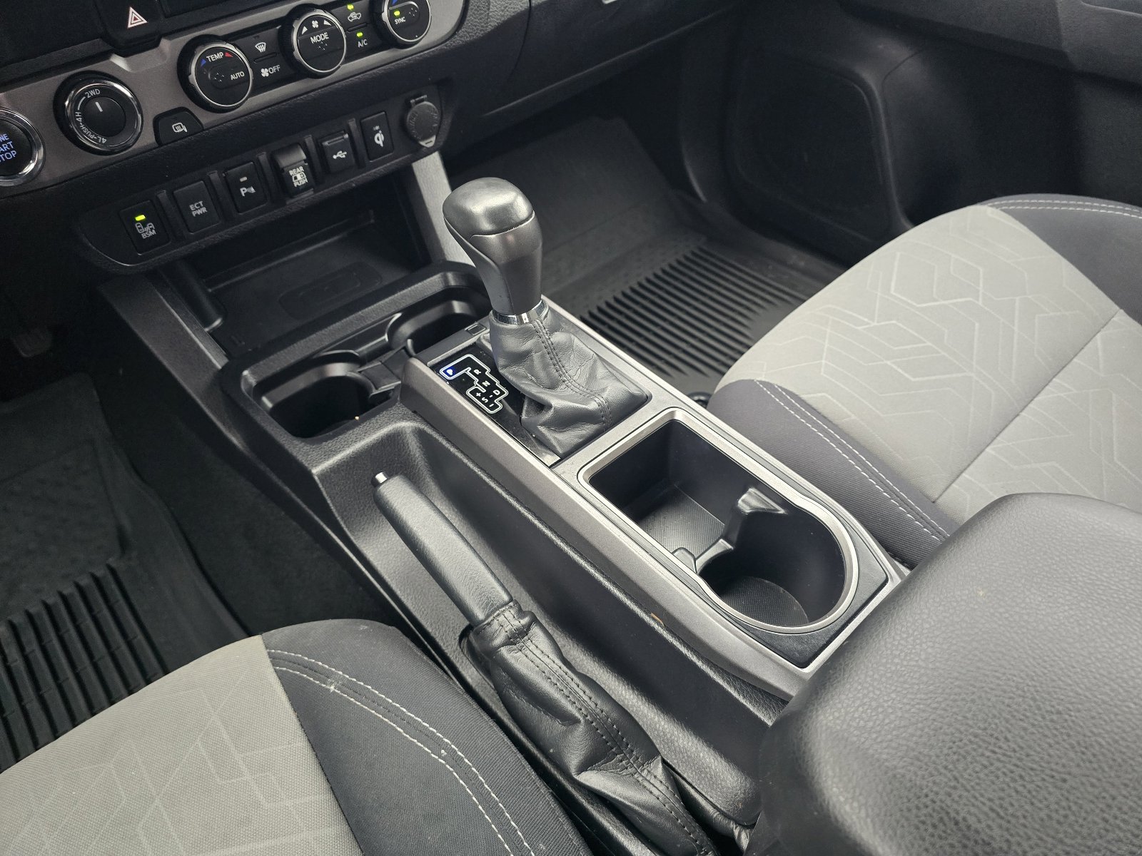 Used 2021 Toyota Tacoma TRD Sport w/ Technology Package image 19