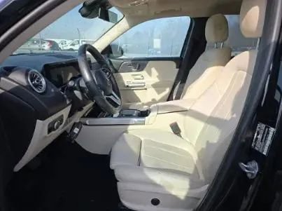 Used 2021 Mercedes-Benz GLB 250 4MATIC w/ Premium Package image 4