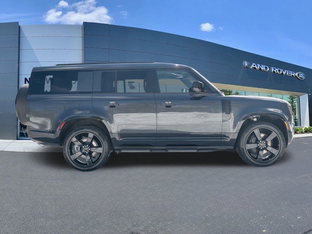 New 2026 Land Rover Defender 130 X-Dynamic SE image 8