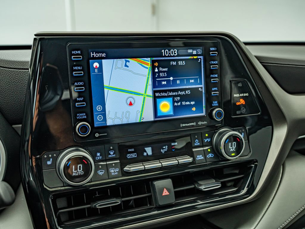 Used 2021 Toyota Highlander XLE AWD/4WD image 25