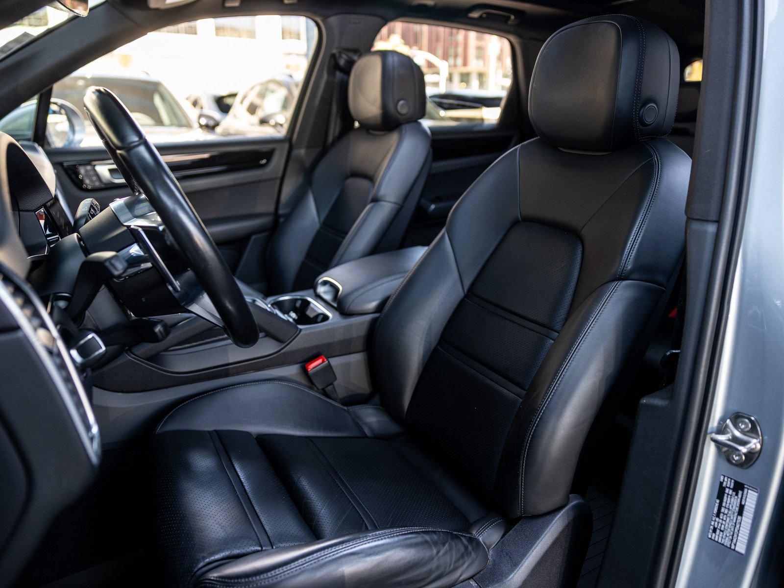 Certified 2023 Porsche Cayenne w/ Premium Package AWD/4WD image 5