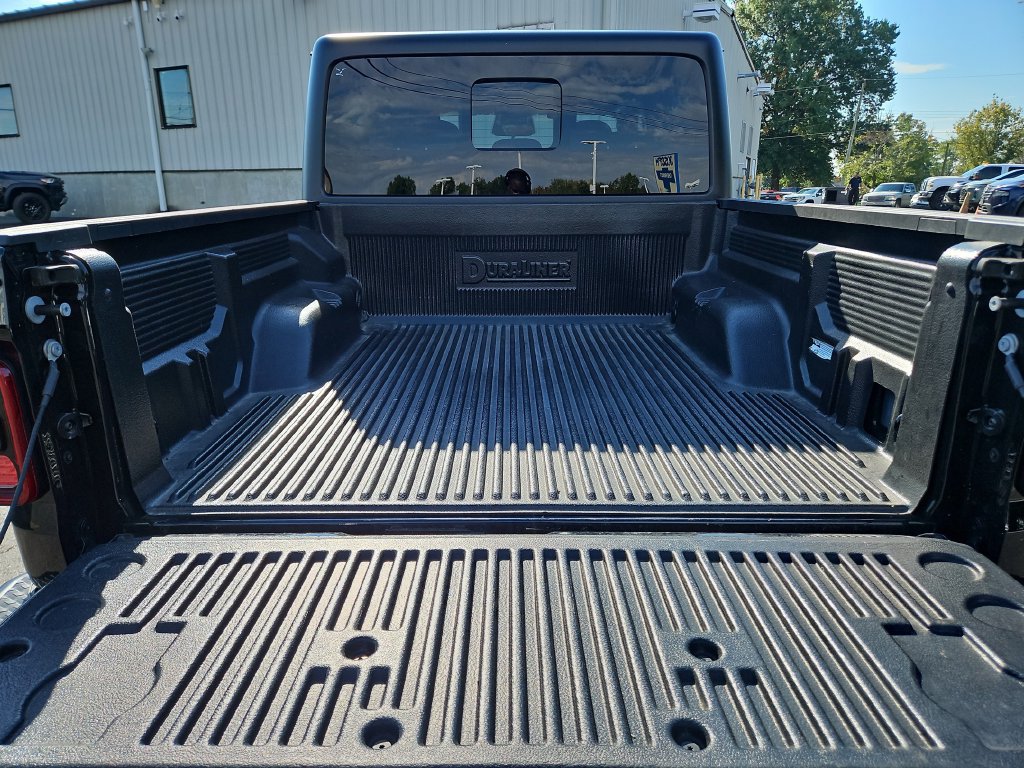 Used 2026 Jeep Gladiator Mojave AWD/4WD image 10