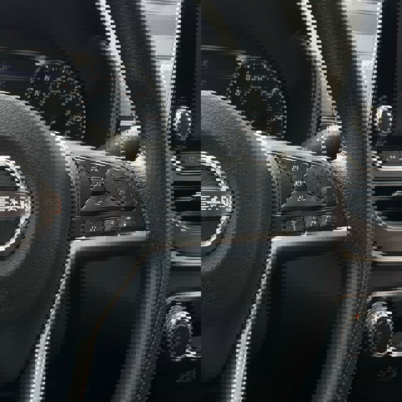 Used 2024 Nissan Altima 2.5 SV image 15