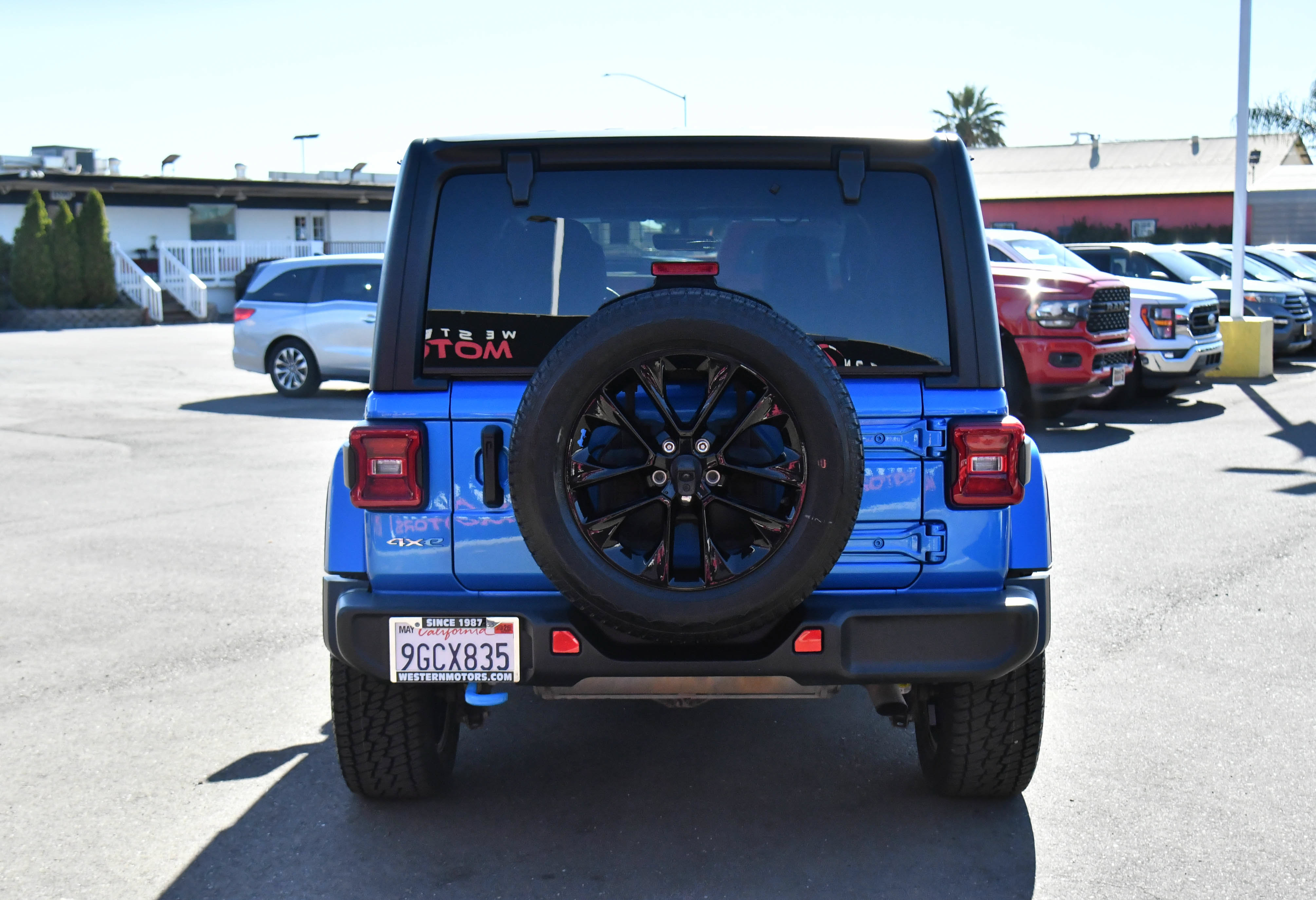Used 2023 Jeep Wrangler Unlimited Sahara AWD/4WD image 7