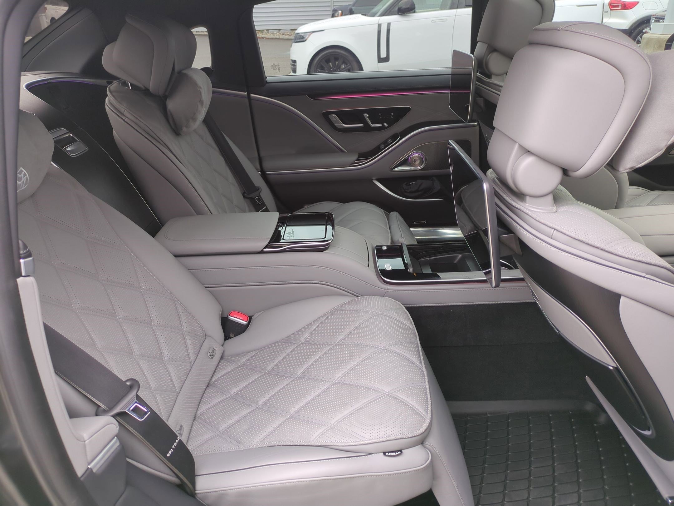 Used 2025 Mercedes-Benz Maybach S 580 4MATIC image 32