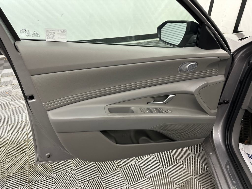 Used 2025 Hyundai Elantra SEL FWD image 10
