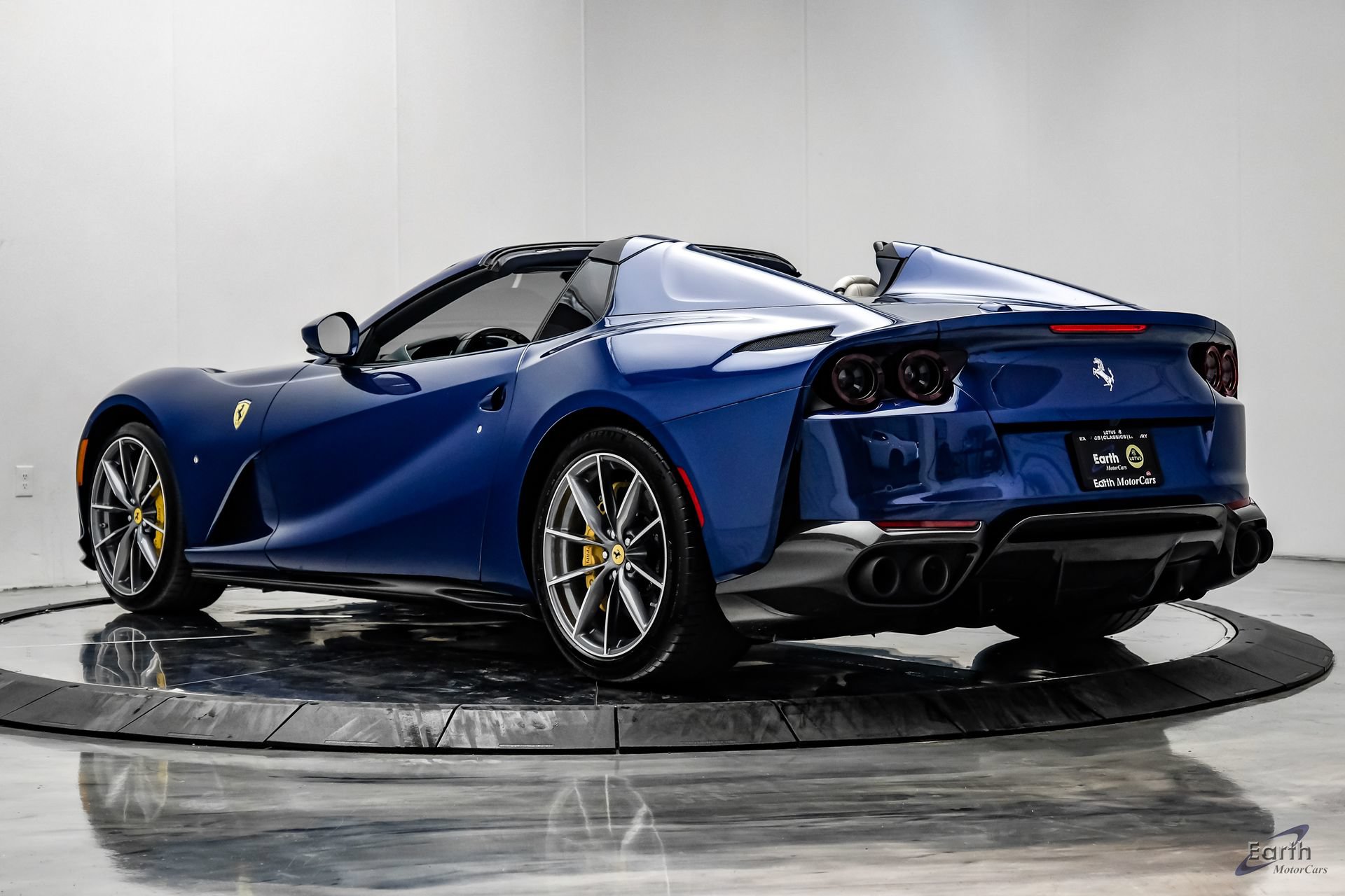 Used 2022 Ferrari 812 GTS RWD image 13