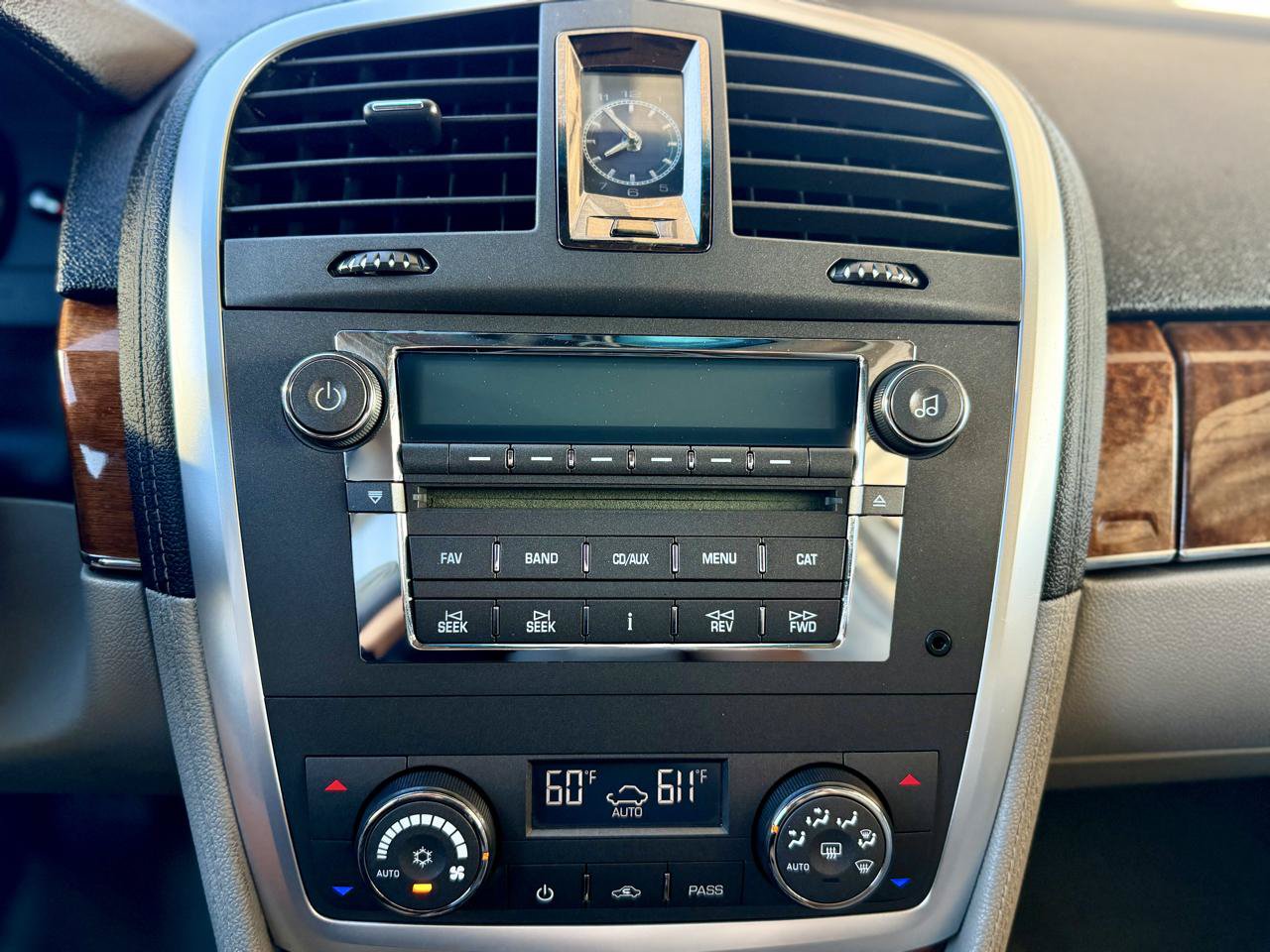 Used 2007 Cadillac SRX w/ Utility Package RWD image 18