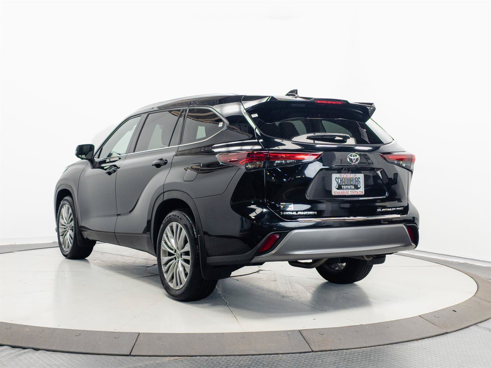 Certified 2024 Toyota Highlander Platinum AWD/4WD image 10