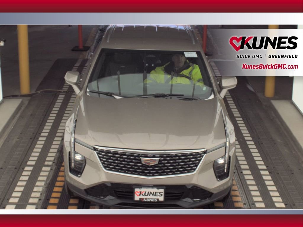 Used 2025 Cadillac XT4 Premium Luxury image 4