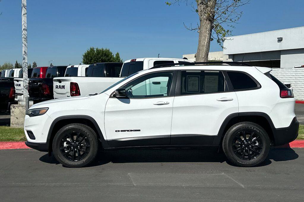 Used 2023 Jeep Cherokee Altitude Lux w/ Lux Elite Package image 7