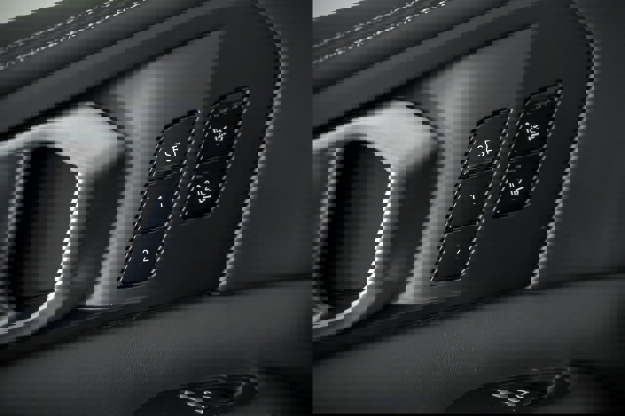 Used 2020 BMW X5 M Competition w/ Executive Package image 19