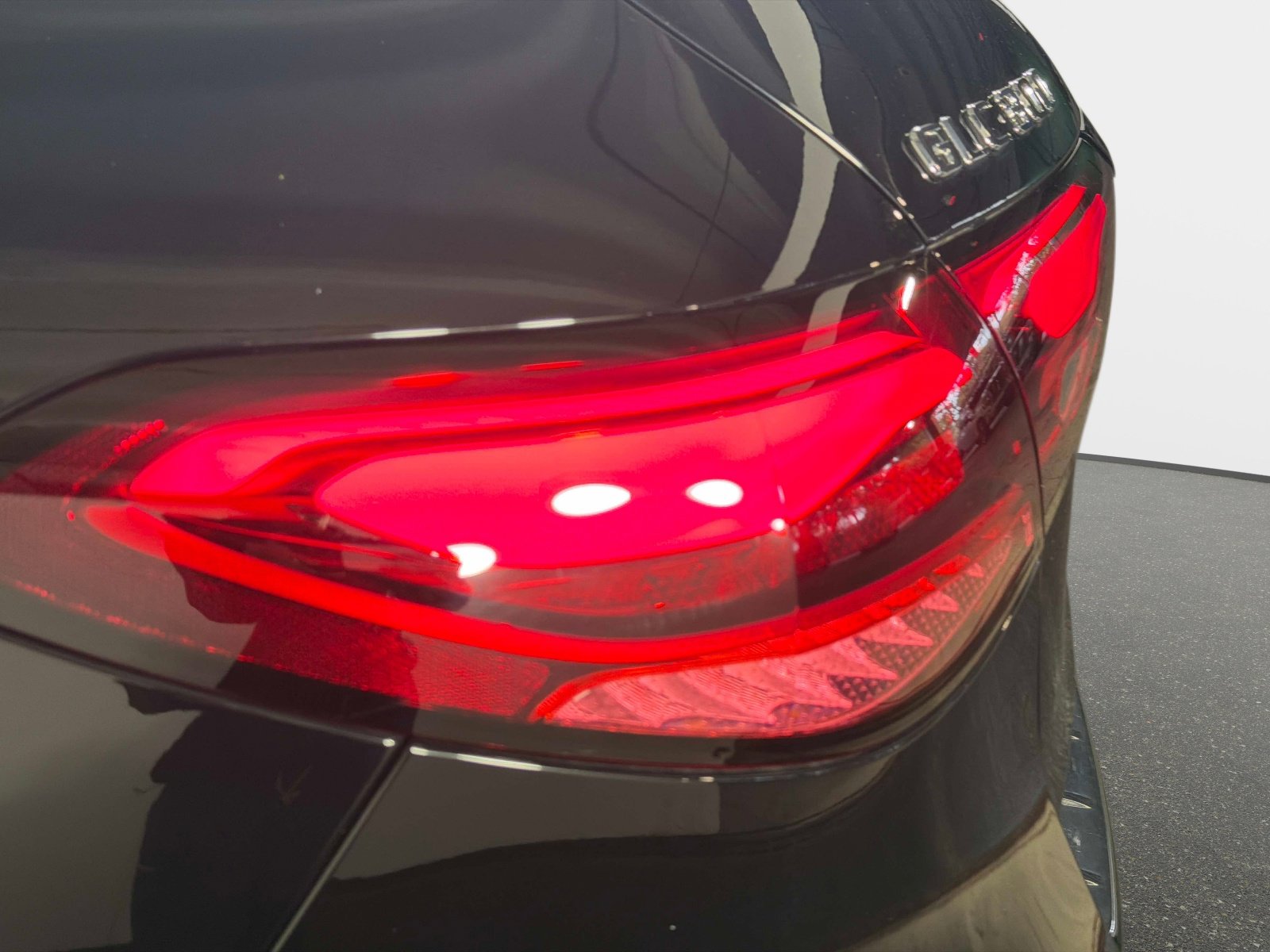 Used 2025 Mercedes-Benz GLC 300 4MATIC image 16