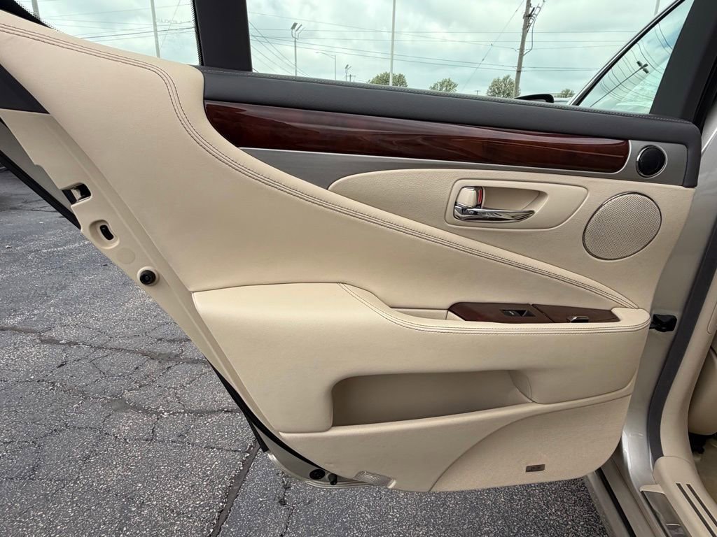 Used 2014 Lexus LS 460 AWD w/ Comfort Package image 16