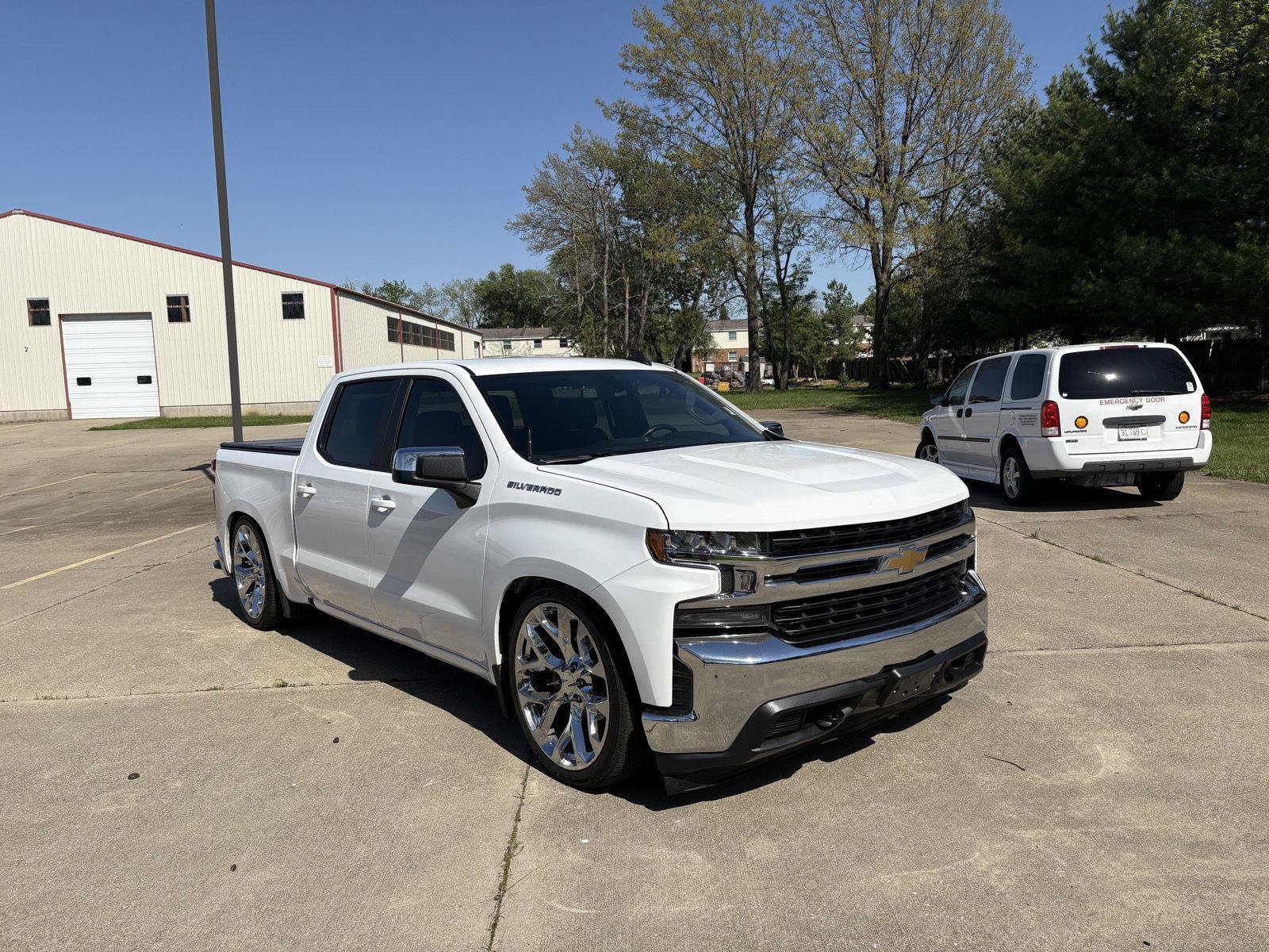 Used 2021 Chevrolet Silverado 1500 LT w/ Work Truck Package AWD/4WD image 2