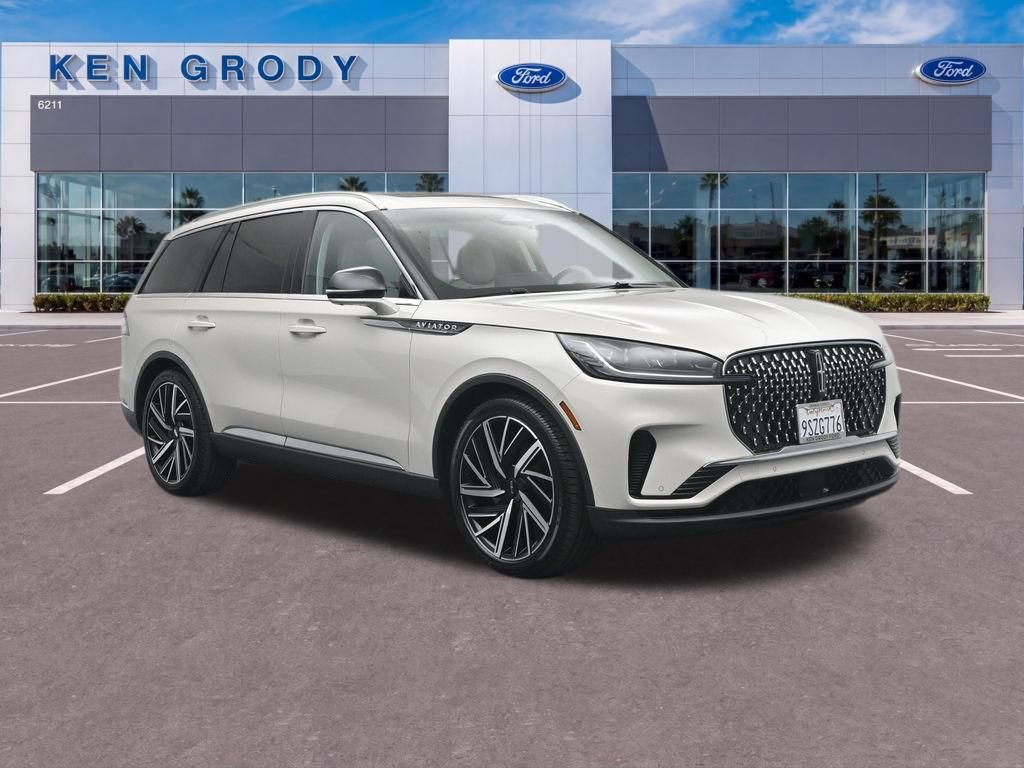 Used 2025 Lincoln Aviator Reserve w/ Equipment Group 201A AWD/4WD image 1