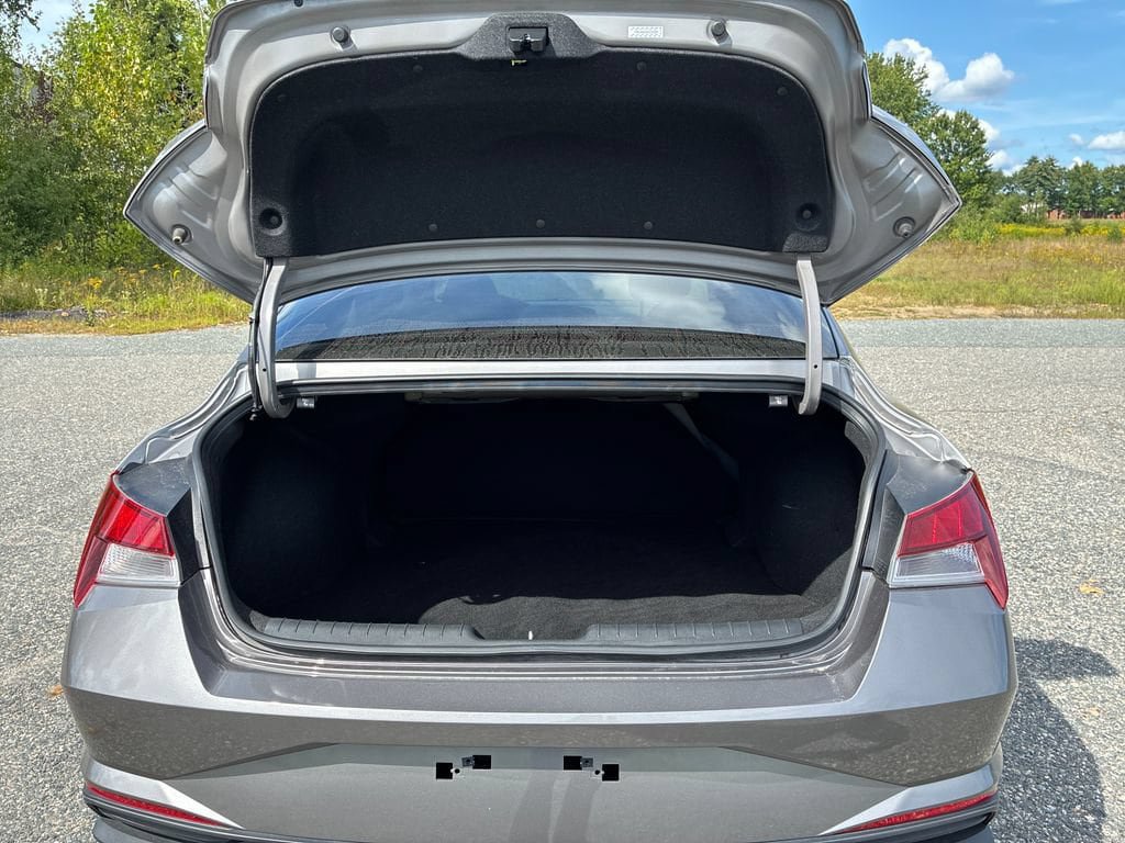Used 2022 Hyundai Elantra SEL FWD image 21