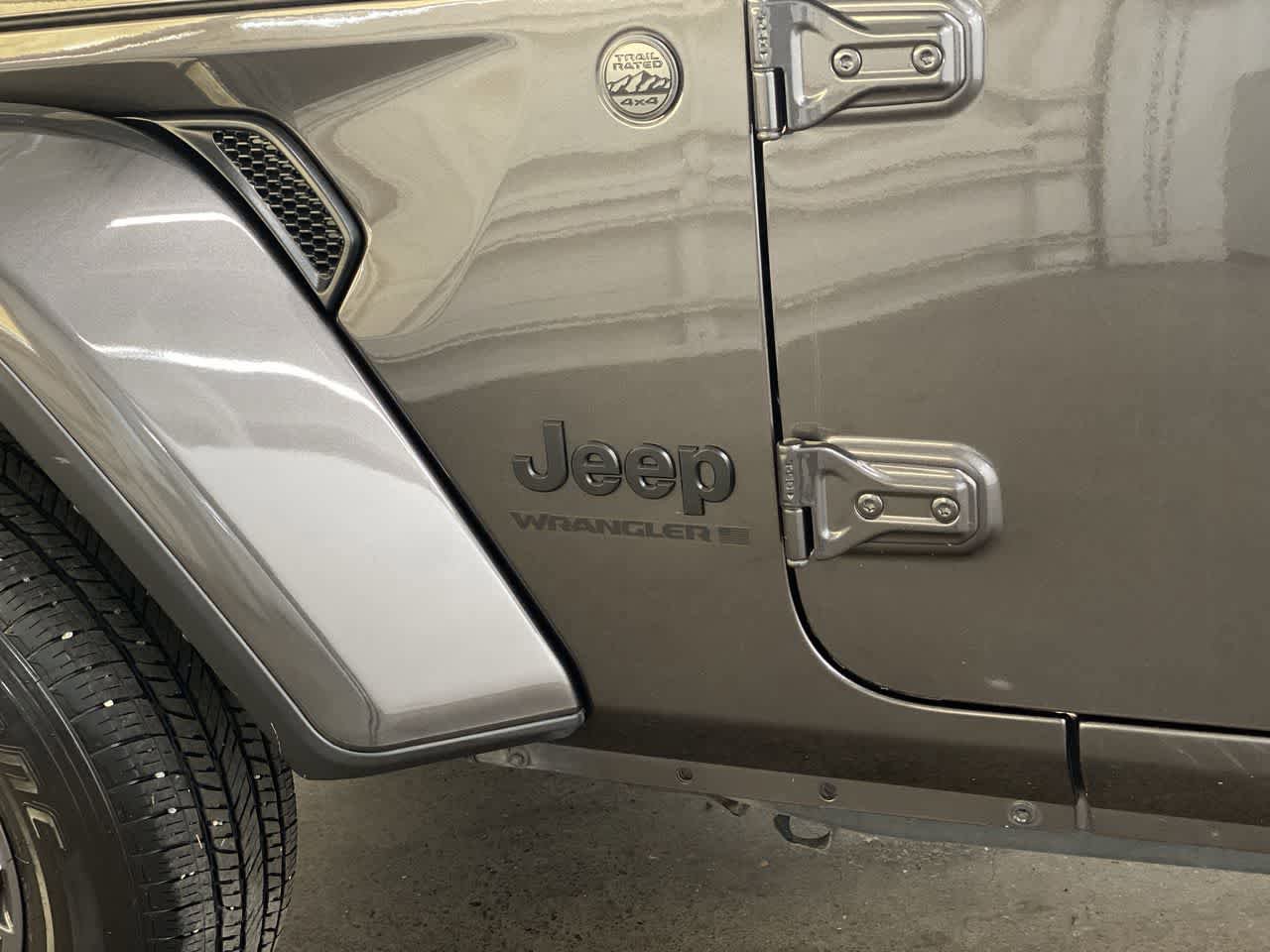 Used 2025 Jeep Wrangler Sahara image 10