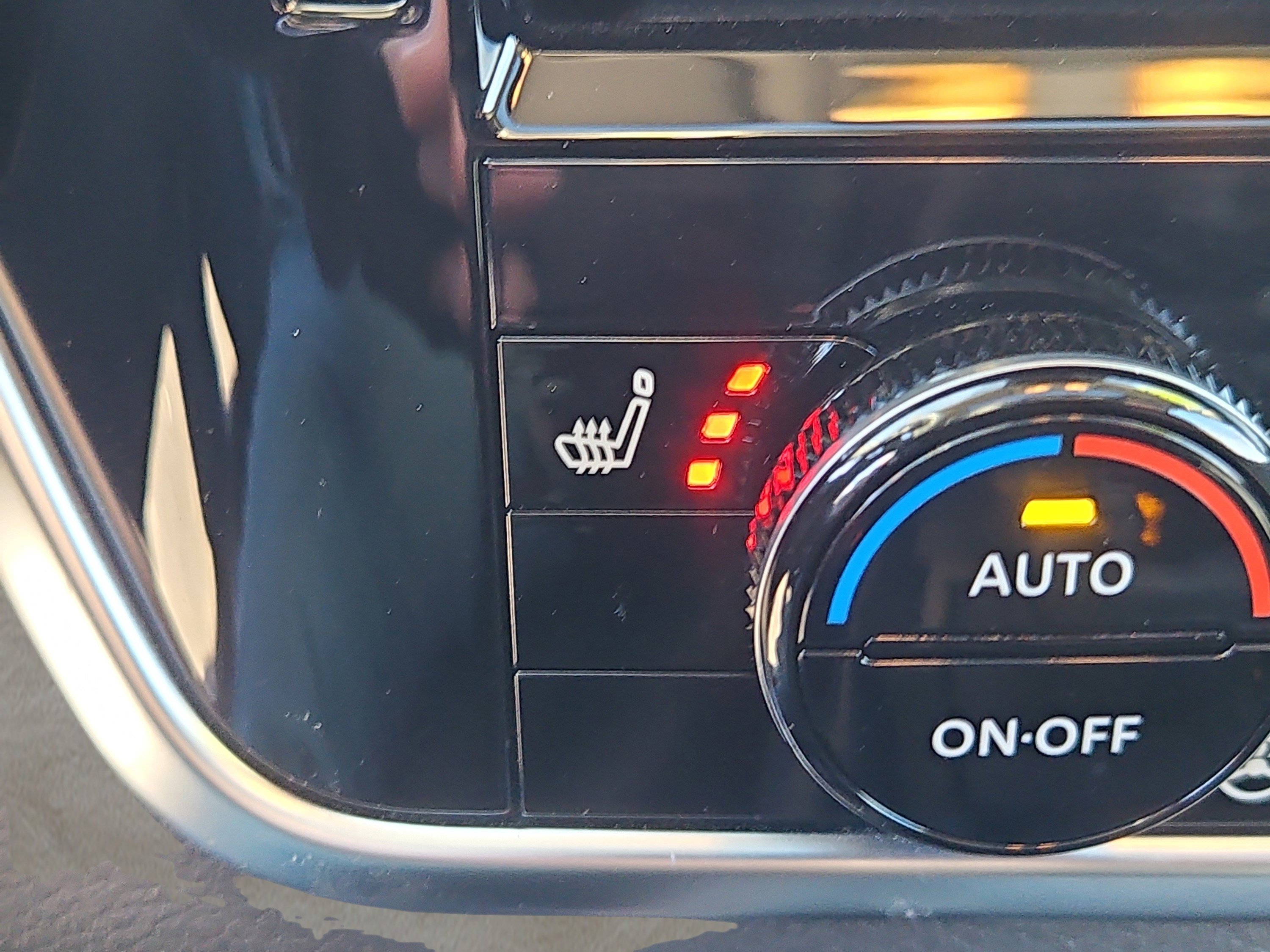 Used 2023 Nissan Rogue SL w/ SL Premium Package image 13