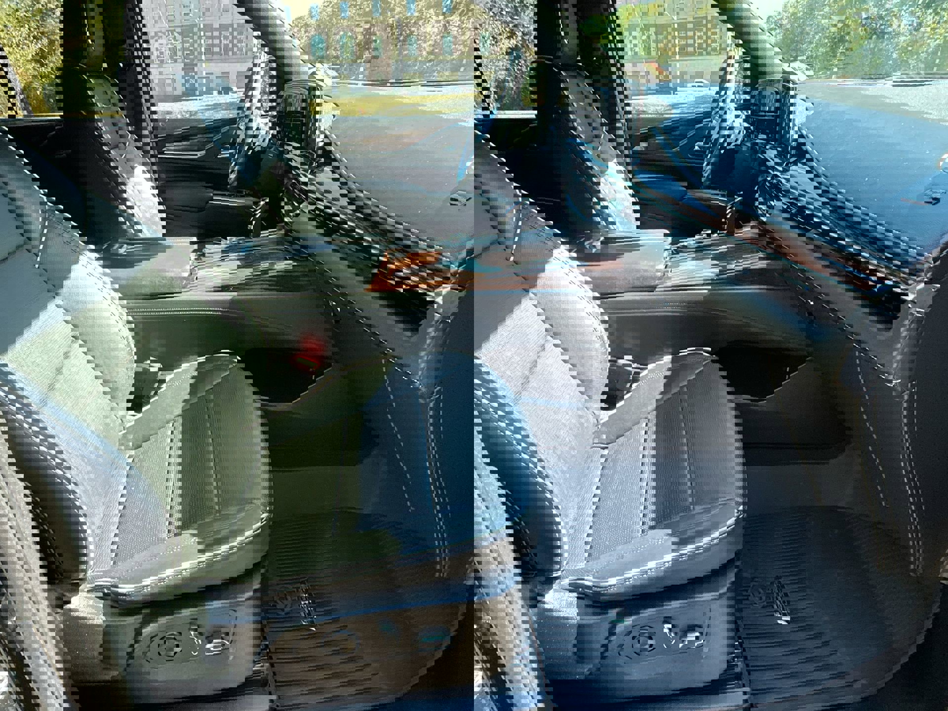 Certified 2023 Cadillac Escalade Premium Luxury w/ LPO, Radiant Package image 19