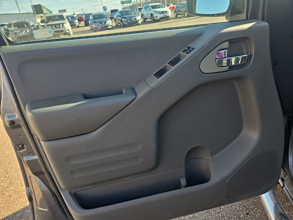 Used 2018 Nissan Frontier SV image 10