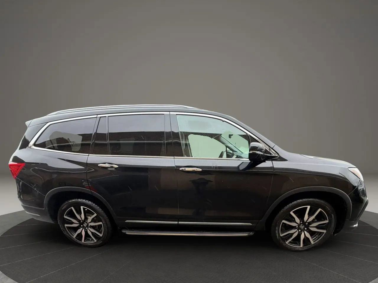 Used 2019 Honda Pilot Touring image 4