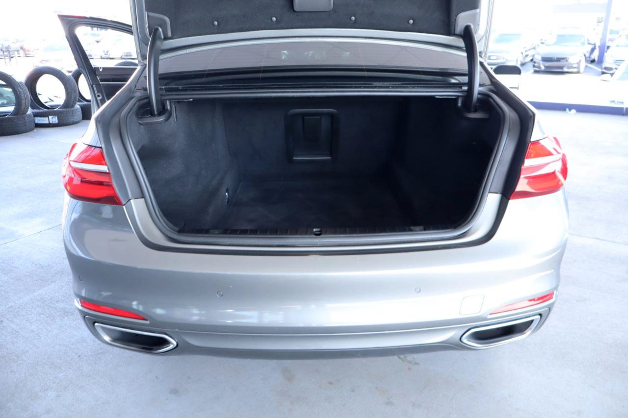 Used 2018 BMW 750i RWD image 33