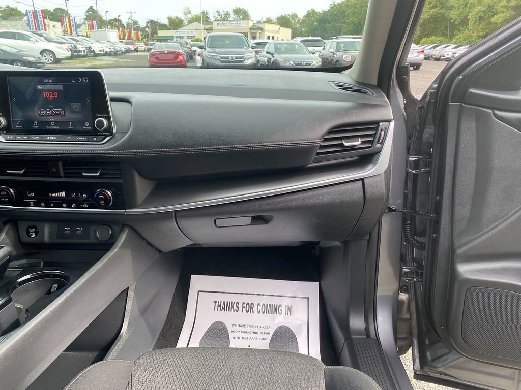 Used 2024 Nissan Rogue SV image 28