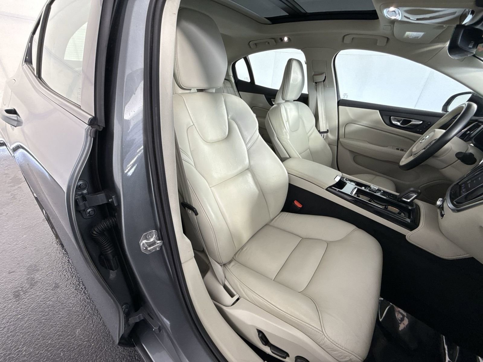 Used 2021 Volvo S60 T8 R-Design Expression image 32