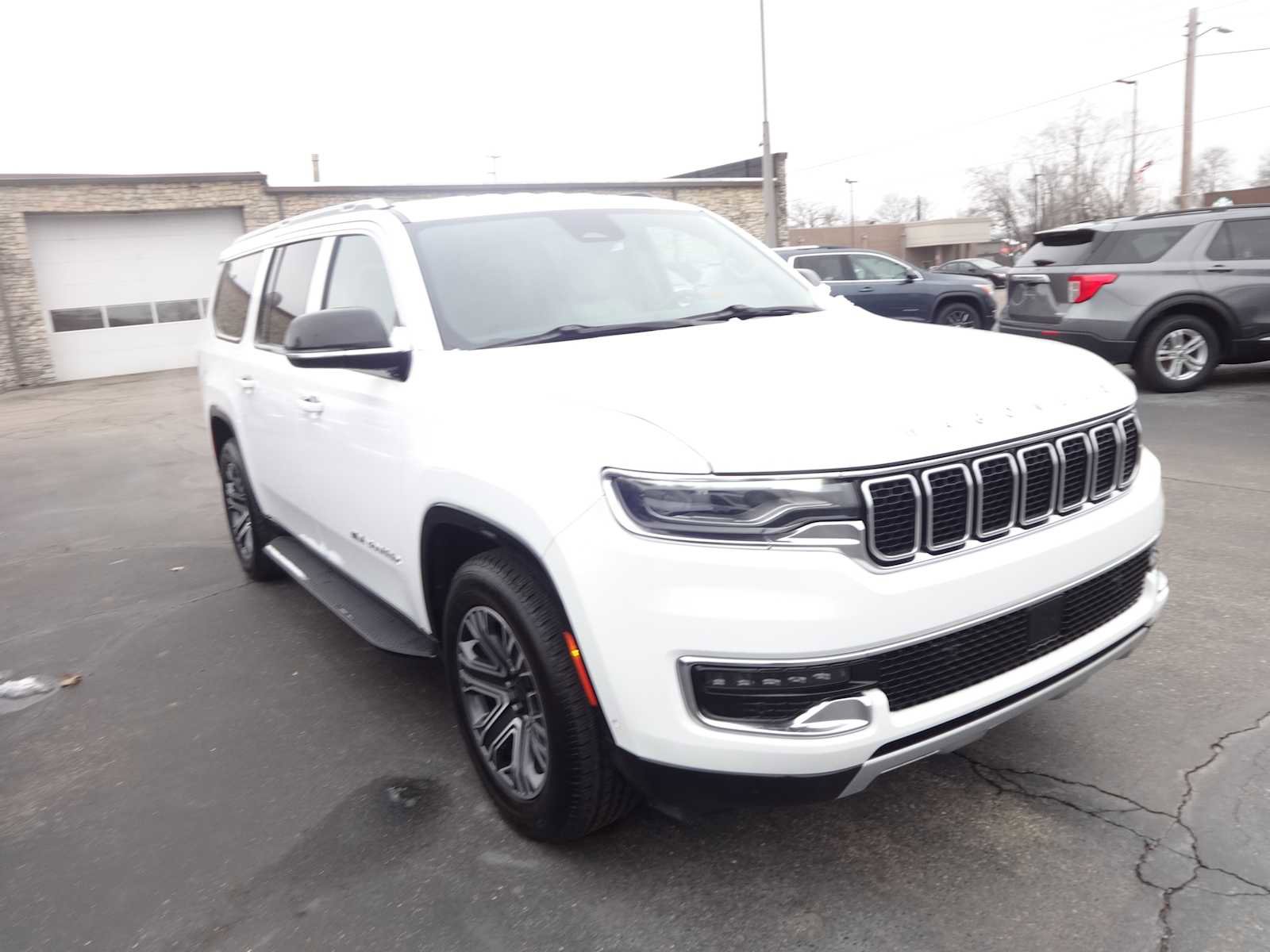 Used 2024 Jeep Wagoneer L Series II w/ Flexible Seating Group video 1