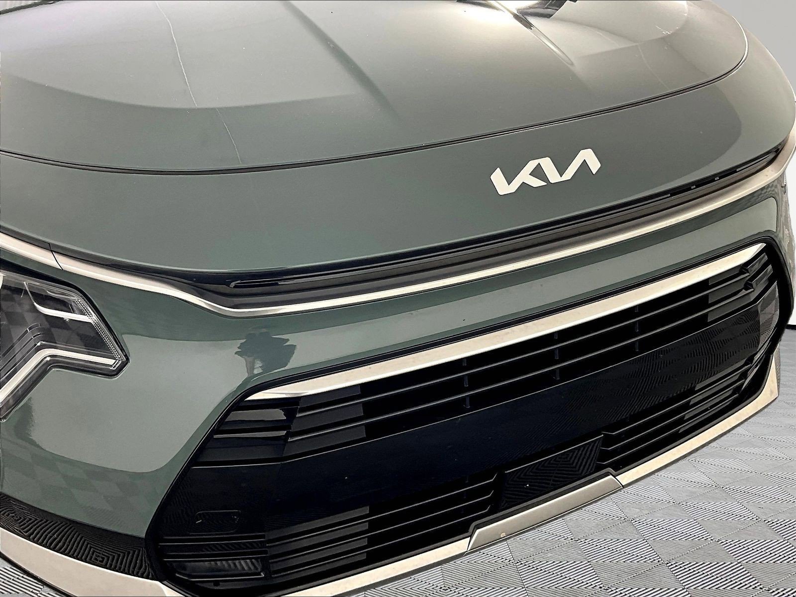Certified 2023 Kia Niro EX Touring FWD image 29