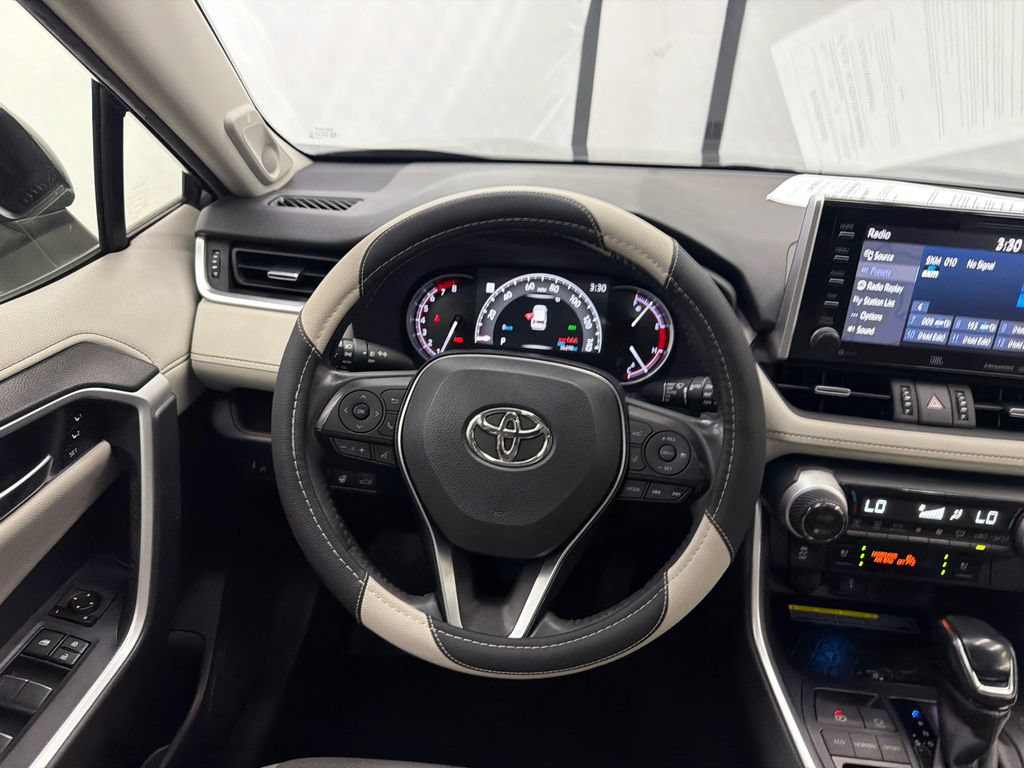 Used 2020 Toyota RAV4 Limited FWD image 26