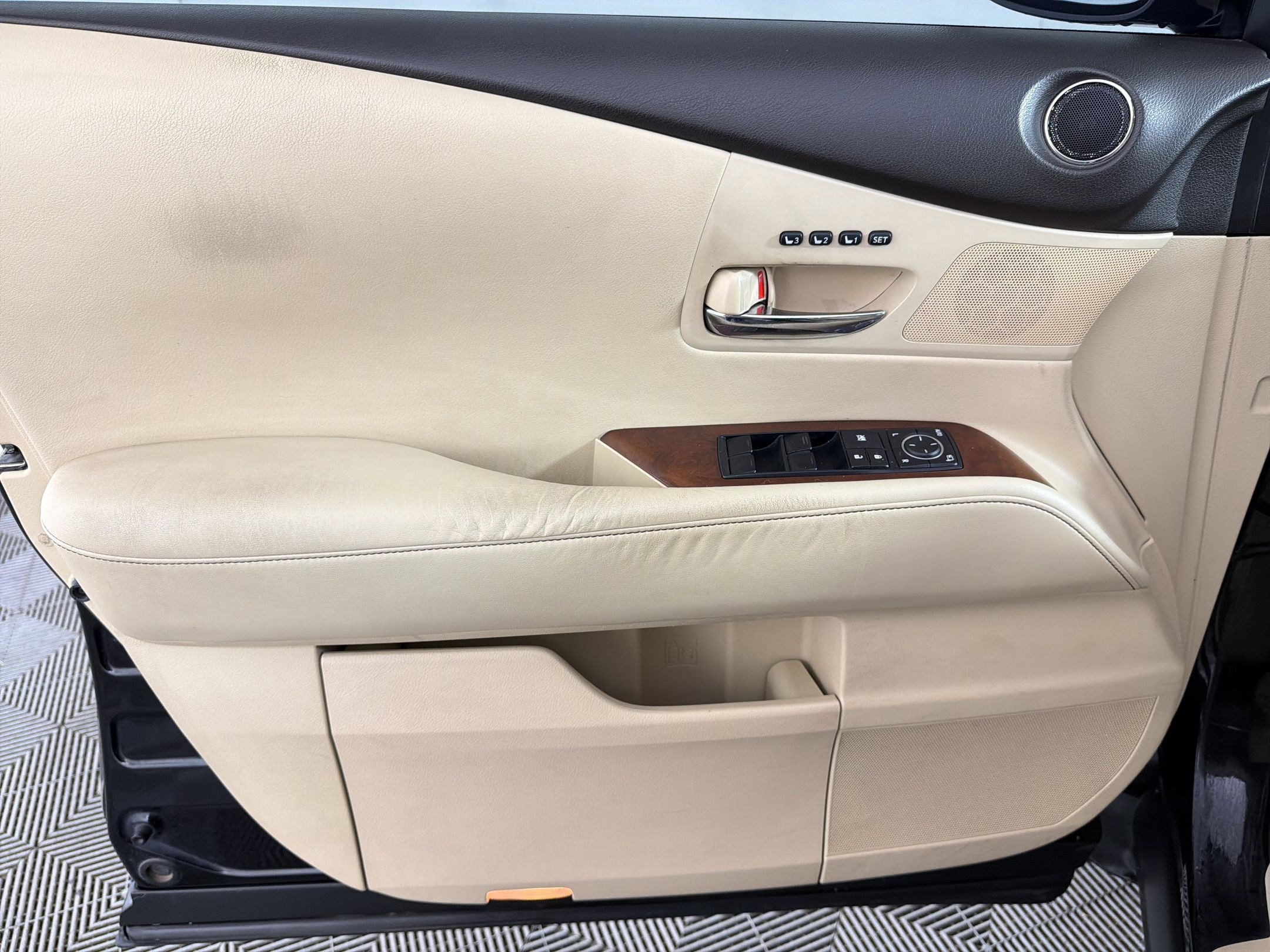 Used 2013 Lexus RX 450h AWD w/ Navigation Pkg image 13
