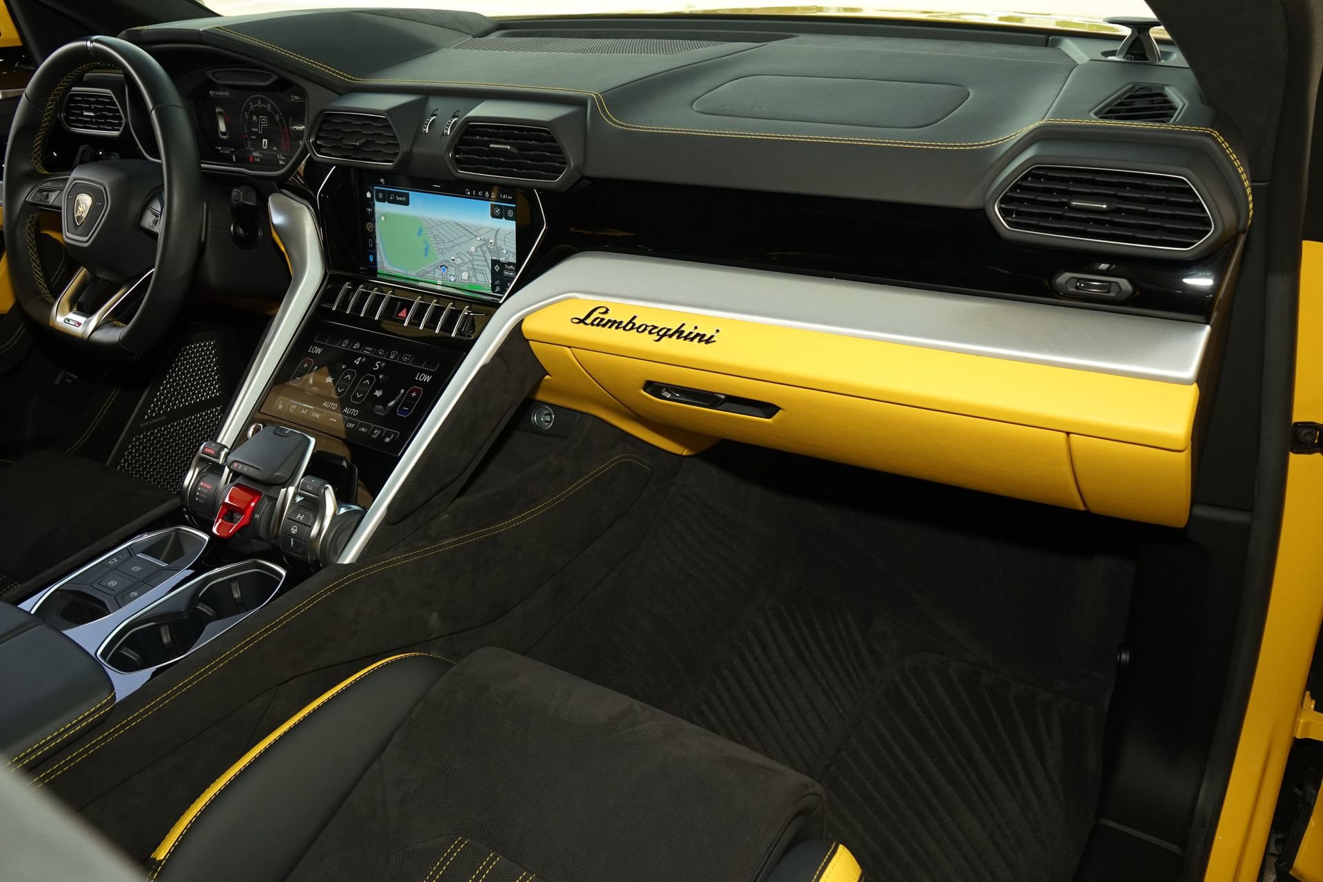 Used 2023 Lamborghini Urus S image 12