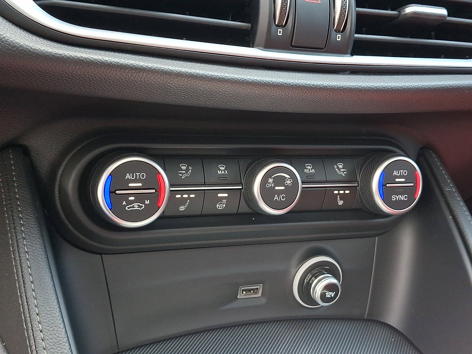 Used 2022 Alfa Romeo Stelvio Veloce AWD/4WD image 16