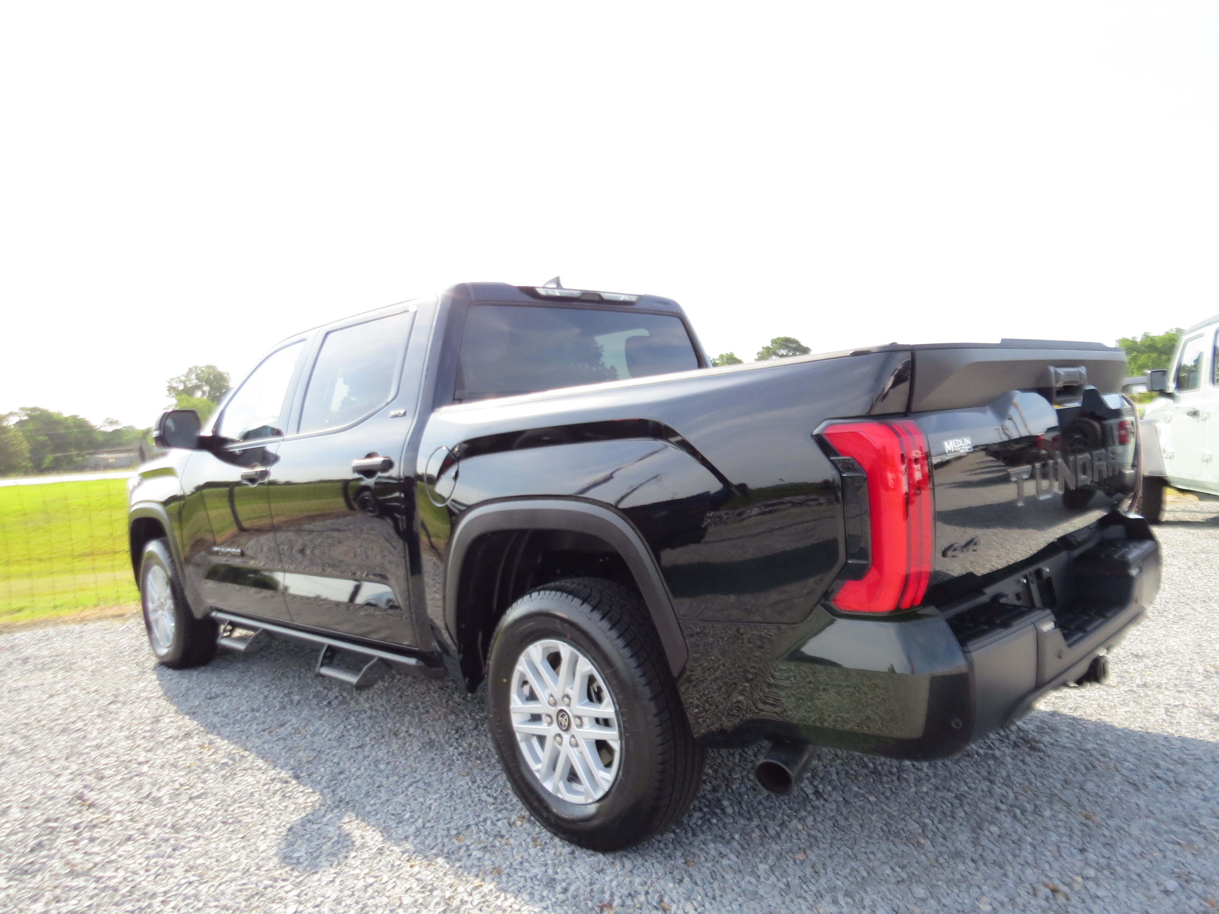 Used 2024 Toyota Tundra SR5 w/ SR5 Convenience Package AWD/4WD image 32