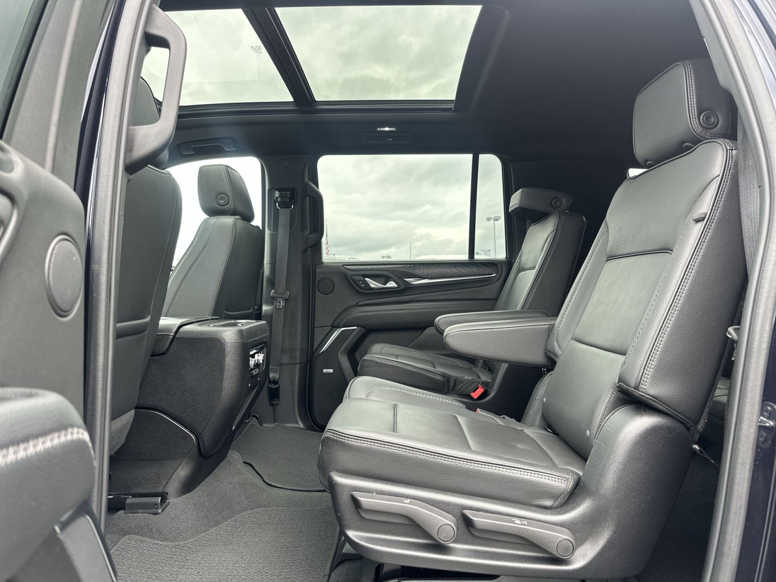 Used 2024 GMC Yukon XL Denali AWD/4WD image 26
