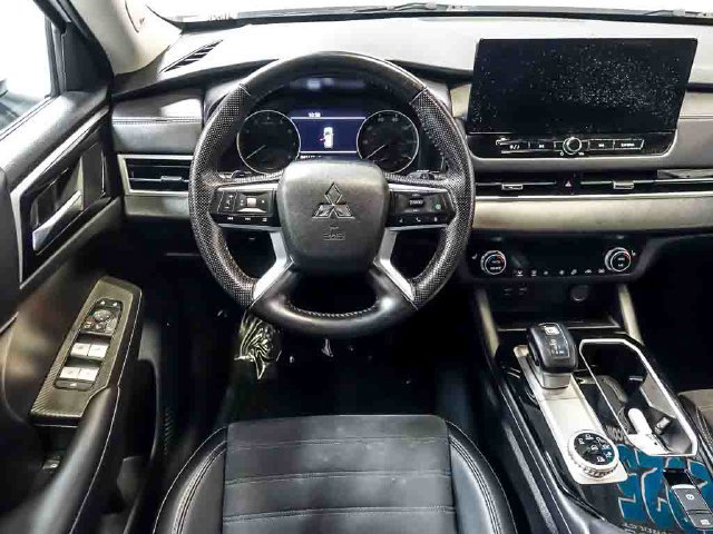 Used 2025 Mitsubishi Outlander SE AWD/4WD image 17