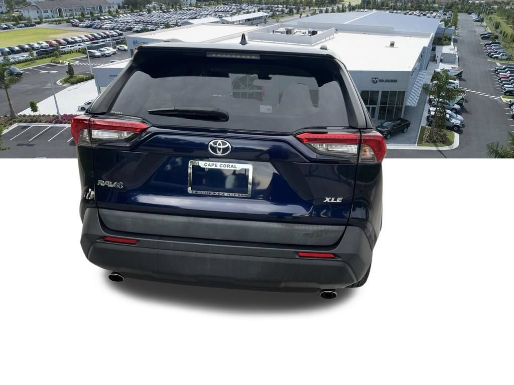Used 2021 Toyota RAV4 XLE w/ Convenience Package FWD image 8