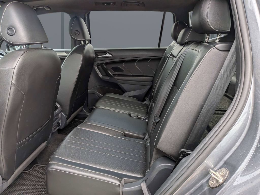 Used 2023 Volkswagen Tiguan SE R-Line FWD image 18